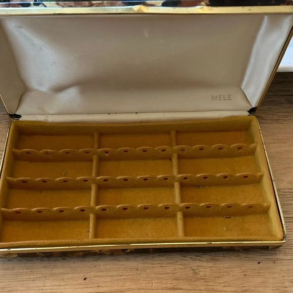 Vintage Black velvet jewelry box ring case.